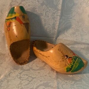 Vintage Pair of Wooden Shoes Plaques for hanging - Made in Holland